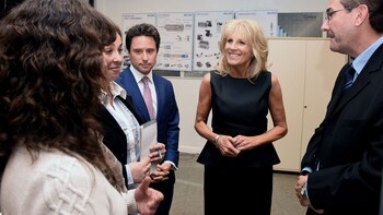 Jill Biden recibió a 300