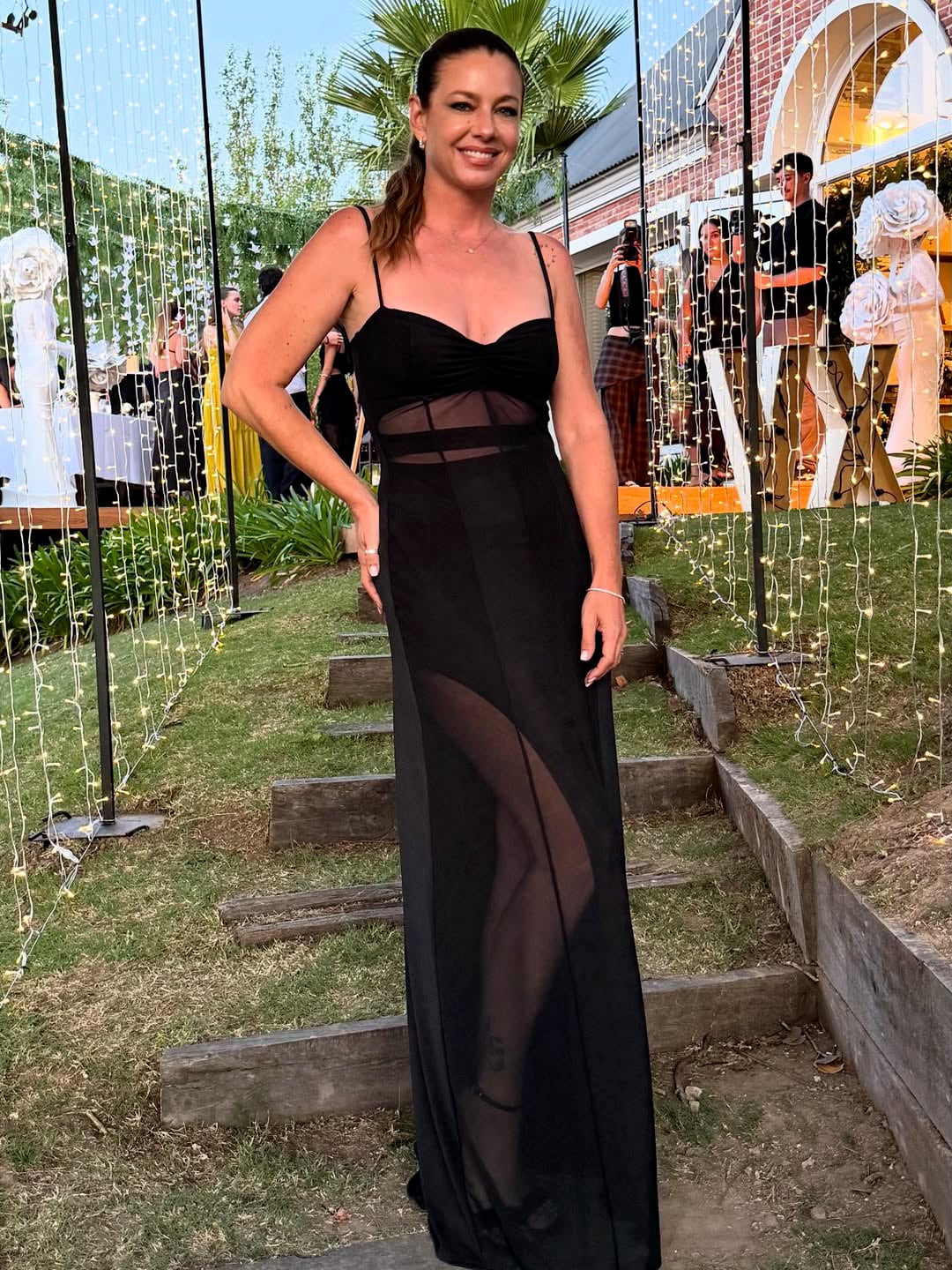 El look de Geraldine Neumann para el 15 de su sobrina