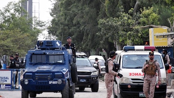 Al menos siete policías muertos en un ataque contra un puesto de control en el noreste de Pakistán