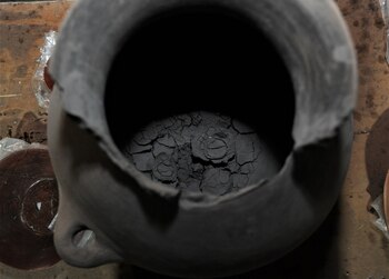 Una olla con cenizas humanas