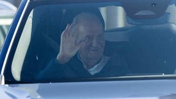 El rey Juan Carlos I está en España de nuevo: vuela desde Cascais en su quinto viaje del año a Galicia para navegar con el Bribón