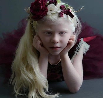 Mailén, con flores en el