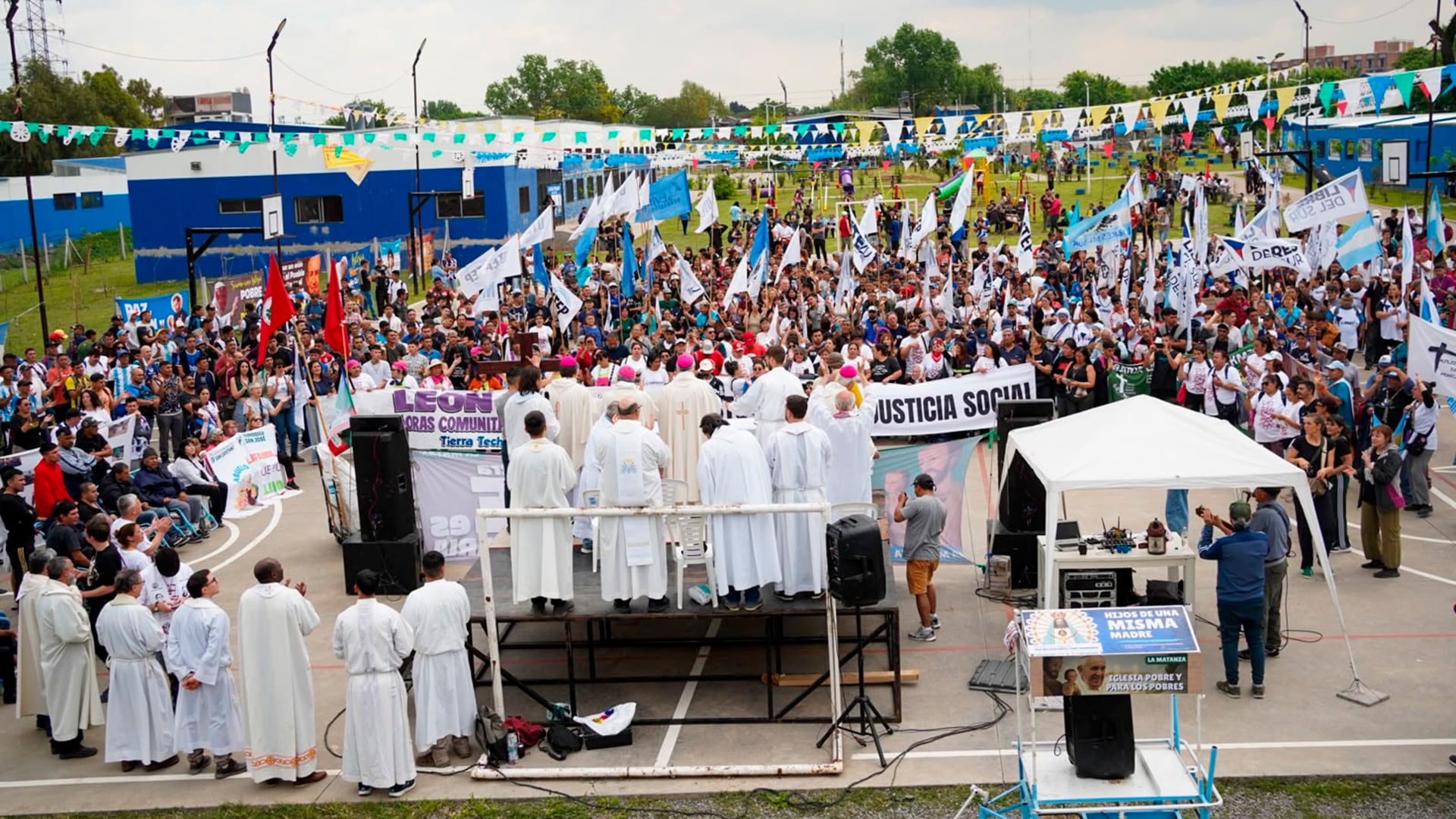 En un documento para León XIV, movimientos populares y enviados del Vaticano convocaron a organizarse “contra la deshumanización”