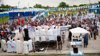 En un documento para León XIV, movimientos populares y enviados del Vaticano convocaron a organizarse “contra la deshumanización”