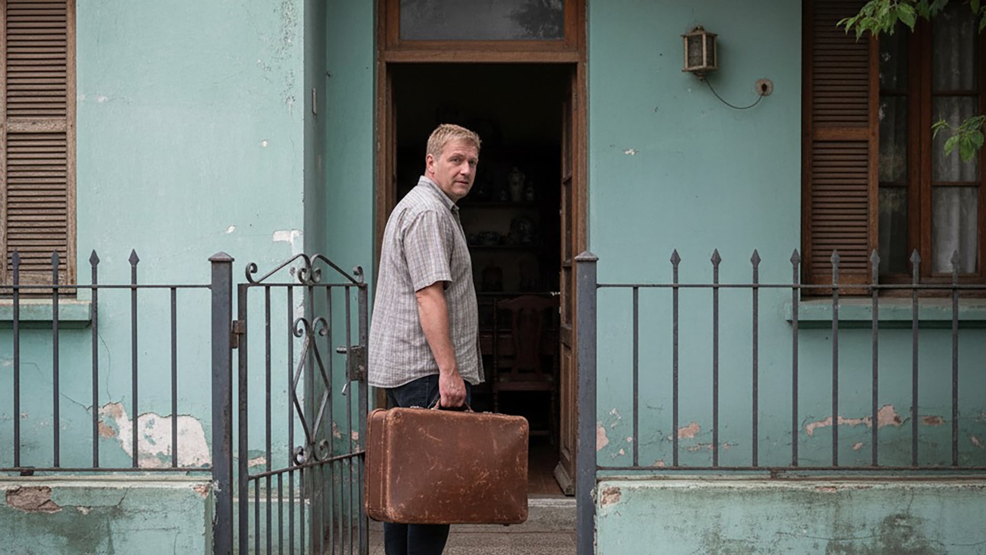 Mucho tiempo después de que papá hubiese muerto, mamá nos pidió que la ayudáramos a ordenar y regalar sus cosas. Entre tantos objetos que le pertenecían, encontramos su maletín (Imagen Ilustrativa Infobae)