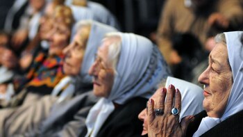 Por las Madres de Plaza