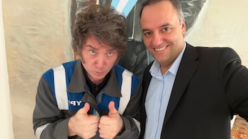 Javier Milei recibirá hoy a Manuel Adorni en Olivos en un nuevo gesto de apoyo en medio de las denuncias