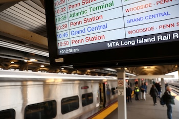 Las negociaciones entre la MTA y sindicatos del LIRR siguen estancadas ante diferencias sobre el ajuste salarial del cuarto año de convenio (REUTERS/Andrew Kelly).