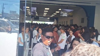 Hondureños abarrotan El Amatillo para viajar a El Salvador durante el feriado Morazánico