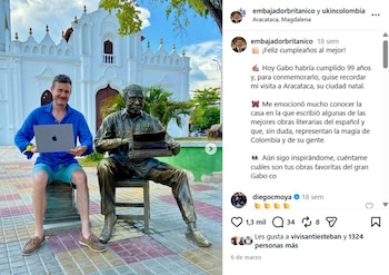 En uno de sus viajes como embajador del Reino Unido en Colombia, Hodgson conoció Aracataca (Magdalena), lugar de nacimiento de Gabriel García Márquez - créditos @embajadorbritanico | @ukincolombia/IG