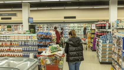 Las ventas de los supermercados cayeron 9,3% en marzo y cerraron el trimestre con una baja del 11,5%