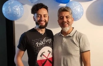 Los ingenieros colombianos Héctor Romero, Luis Romero y su socio hicieron una primera llamada desde una prisión de Arabia Saudita tras ocho meses sin contacto con sus familias - crédito Familia Romero/Minuto 60