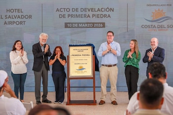 Al acto de develación de