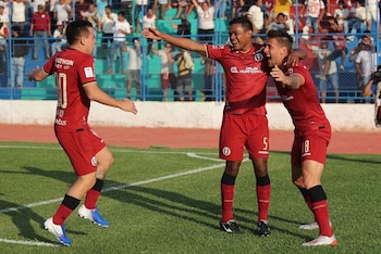 Germán Denis le dio la victoria a Universitario en el último duelo con Pirata FC.