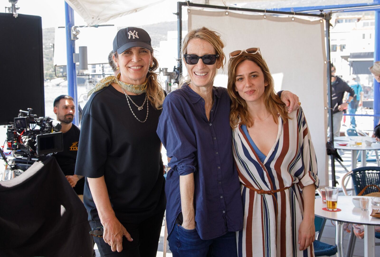 Maria Ripoll junto a Milena Busquets y Marina Salas en el rodaje de ‘También esto pasará’.