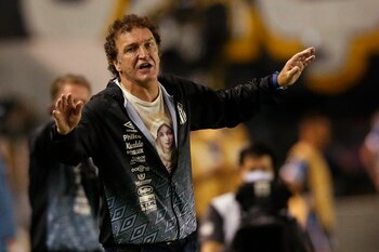En la imagen, el entrenador