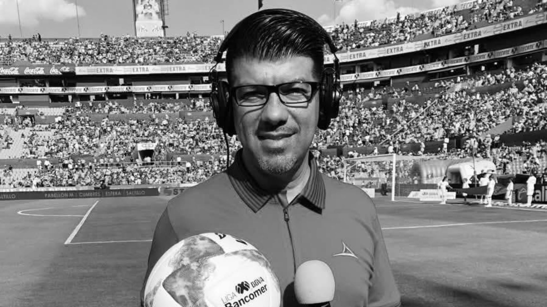 Axel Solís, voz emblemática en la cobertura de futbol nacional e internacional, deja un legado de pasión que inspira a colegas y aficionados. (Facebook/ Fernando Schwartz)