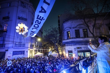 El encuentro frente al departamento de Cristina Kirchner