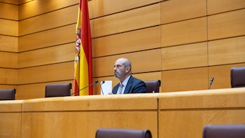 El Senado activa su Diputación Permanente y elige a los miembros de la Mesa, con la llegada de una senadora del PSC