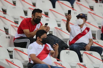 Soccer Football - World Cup - South American Qualifiers - Peru v Bolivia - Estadio Nacional, Lima, Peru - November 11, 2021 Peru fans in the stands before the match Pool via REUTERS/Sebastian Castaneda
