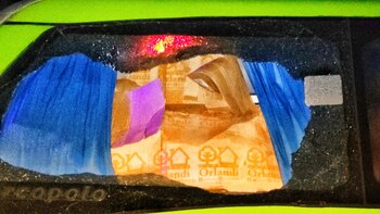 Zoom sobre la ventanilla del