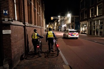 Patrulla de policía por las