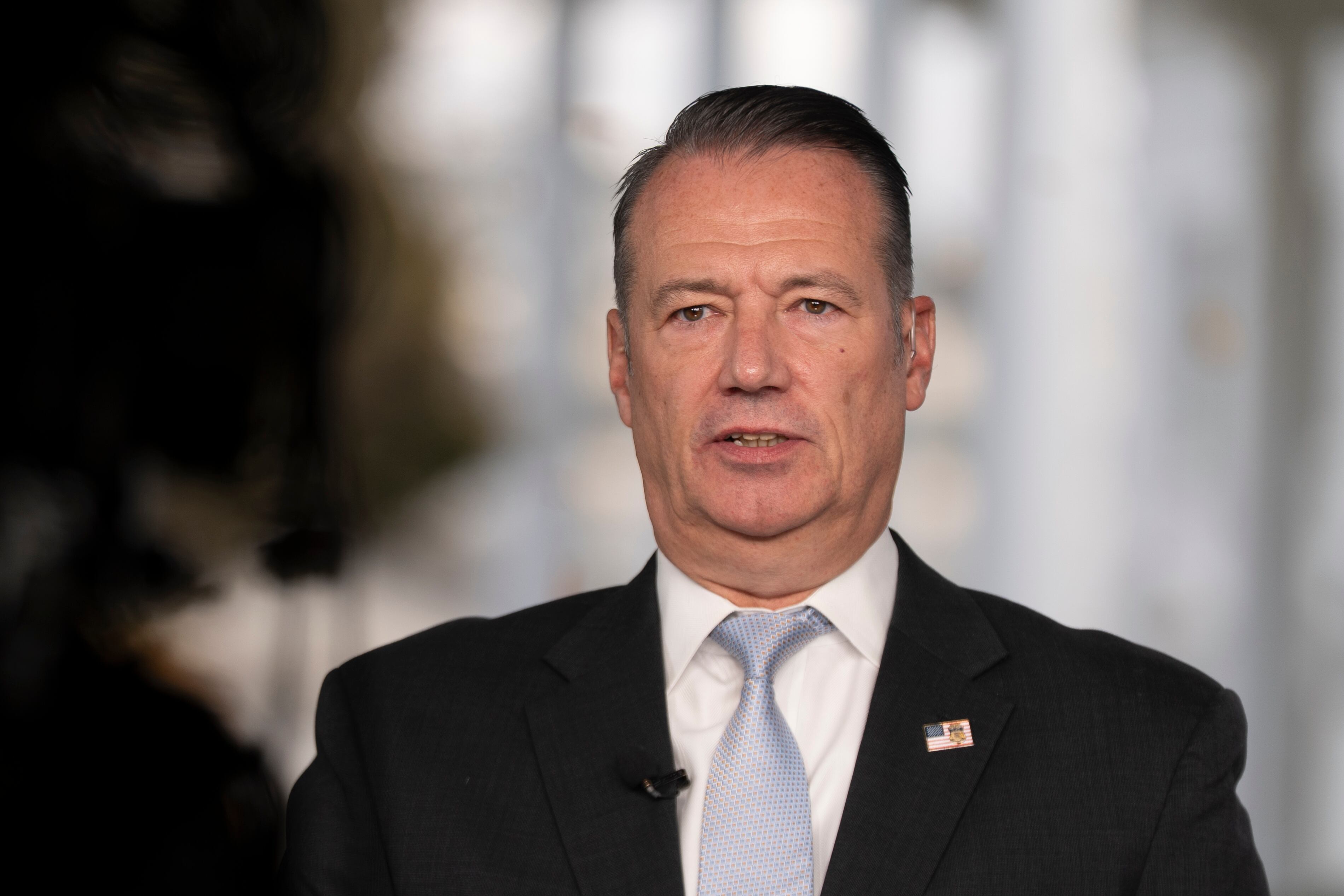 Todd Lyons, director en funciones del ICE. Un juez federal lo citó a comparecer el viernes para explicar por qué no debería ser acusado de desacato por violar órdenes judiciales. (AP Foto/Manuel Balce Ceneta, archivo)