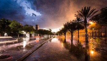 Inundación
Desastre natural
México
Lluvias torrenciales
Naturaleza
Calles anegadas
Emergencia
Riesgo
Desbordamiento
Daños
Imagen que retrata una poderosa inundación en México, resultado de intensas lluvias, destacando el impacto y la magnitud de este desastre natural. - (Imagen ilustrativa Infobae)