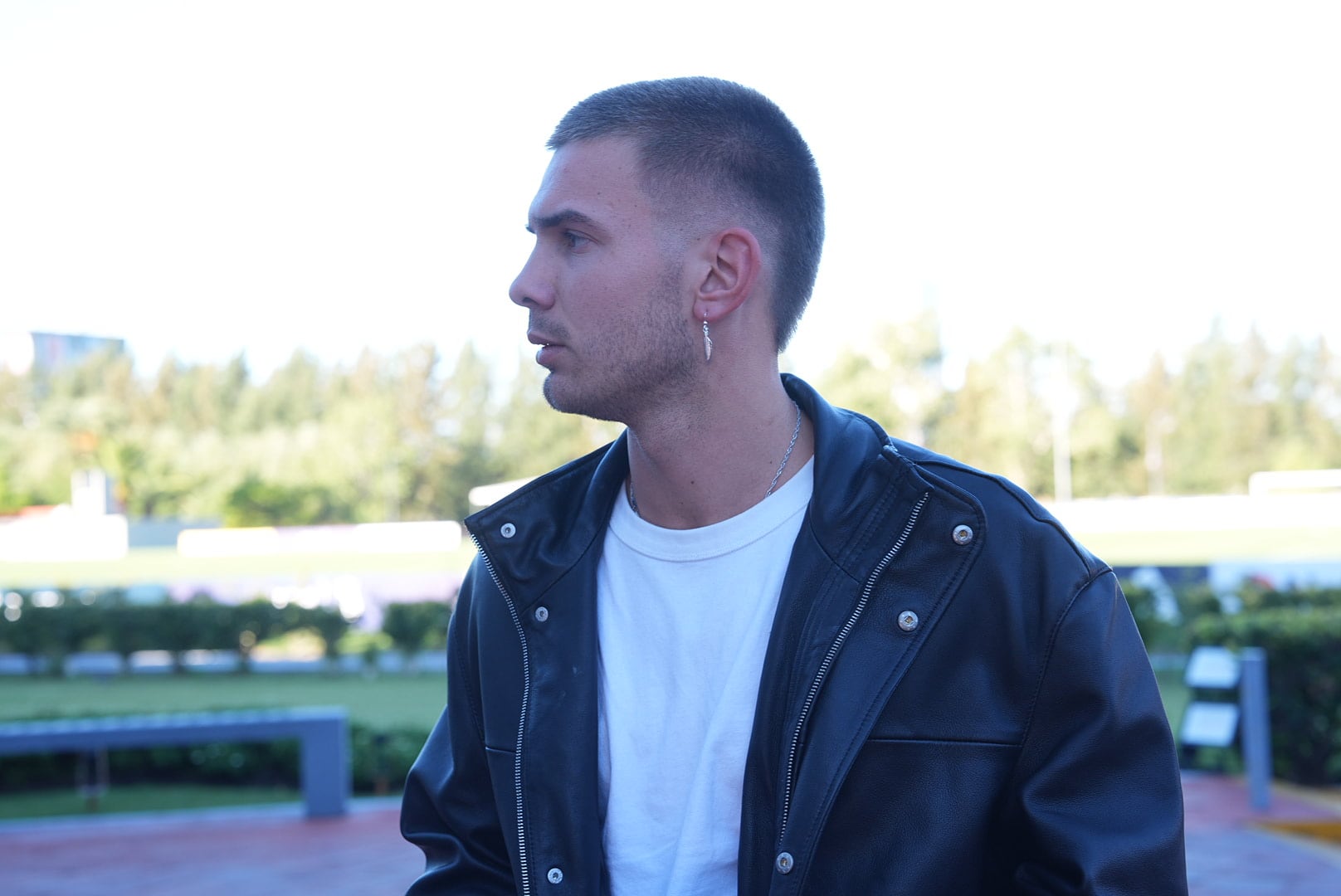 Franco Mastantuono con campera de cuero negra también se sumó a los entrenamientos de la Selección