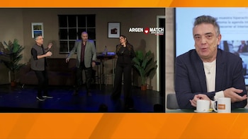 Parte del elenco de “Argenmatch”, en medio de la función