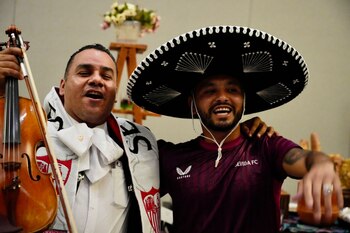 Tecatito Corona disfrutando de su