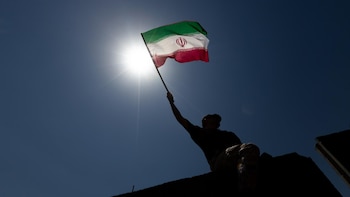 Irán amenaza con atacar intereses de países vecinos que respalde la ofensiva económica de EEUU