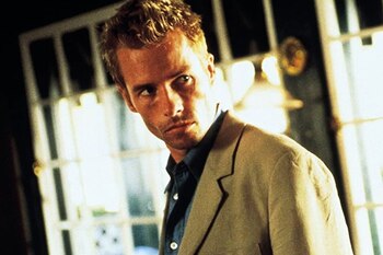 Guy Pearce aseguró que odió su actuación en 'Memento'. (Captura de video)