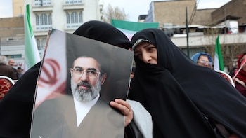 El régimen iraní reforzará el uso obligatorio del hiyab en las universidades y las advertencias en las calles sobre la vestimenta