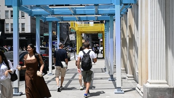 La ciudad de Nueva York pone a prueba nuevos andamios peatonales: cómo son y dónde encontrarlos