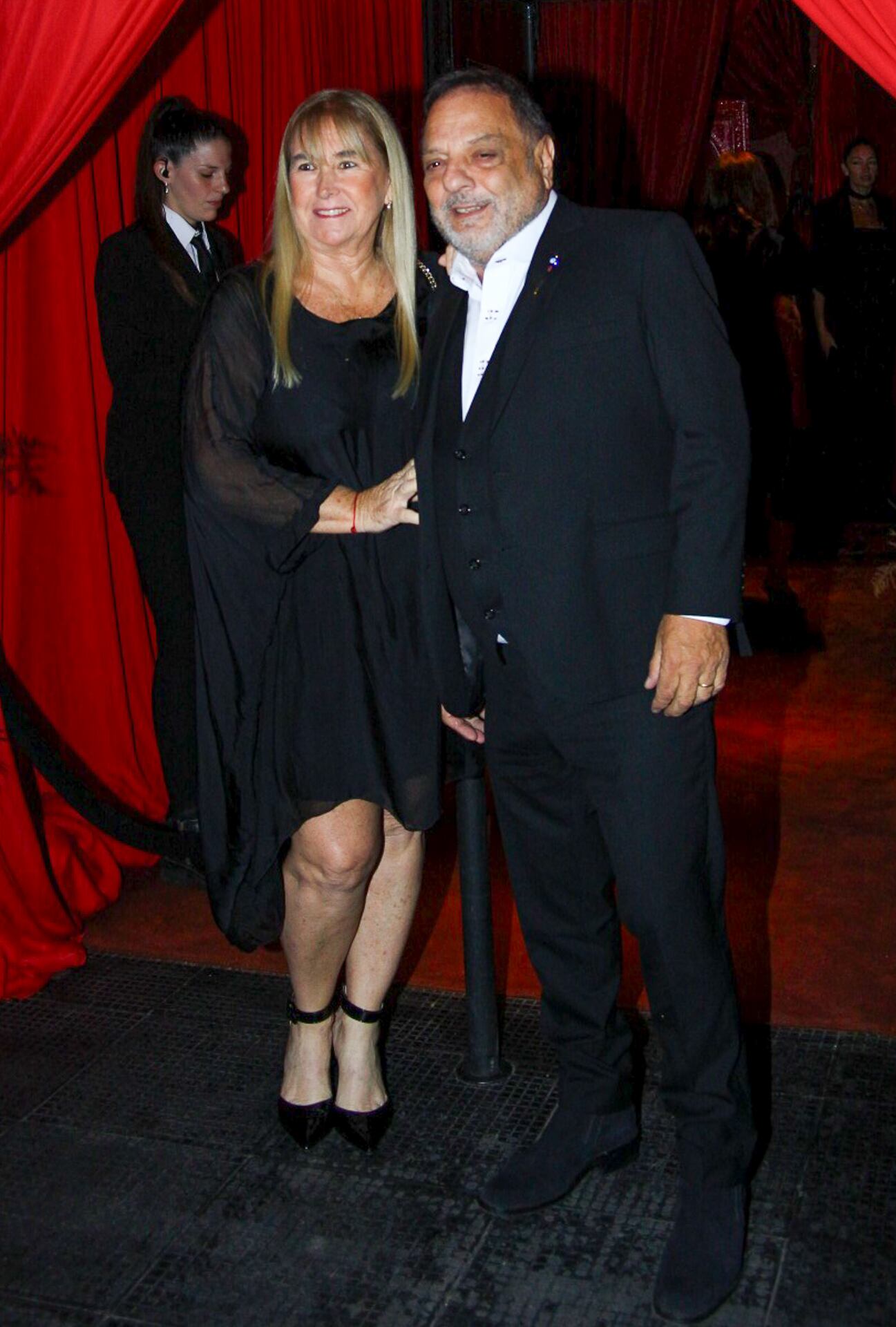 Baby Etchecopar y su esposa Silvina Cupeiro fueron parte de la fiesta de casamiento de Juan Cruz Ávila y María Guastavino