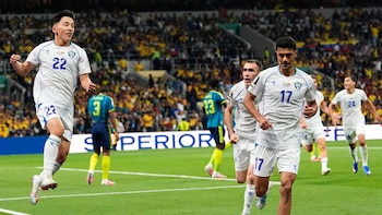 Aunque Uzbekistán cayó en su debut, celebró el histórico gol saldado por Abbosbek Fayzullaev ante Colombia. - Crédito: AFP