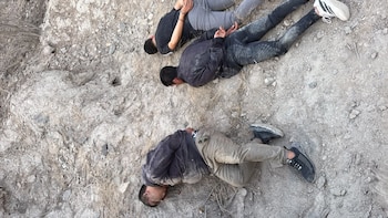 Los presuntos secuestradores bloquearon el paso del vehículo con dos automóviles y trasladaron a las víctimas a otro punto. La Policía las ubicó durante un operativo de búsqueda. Difusión
