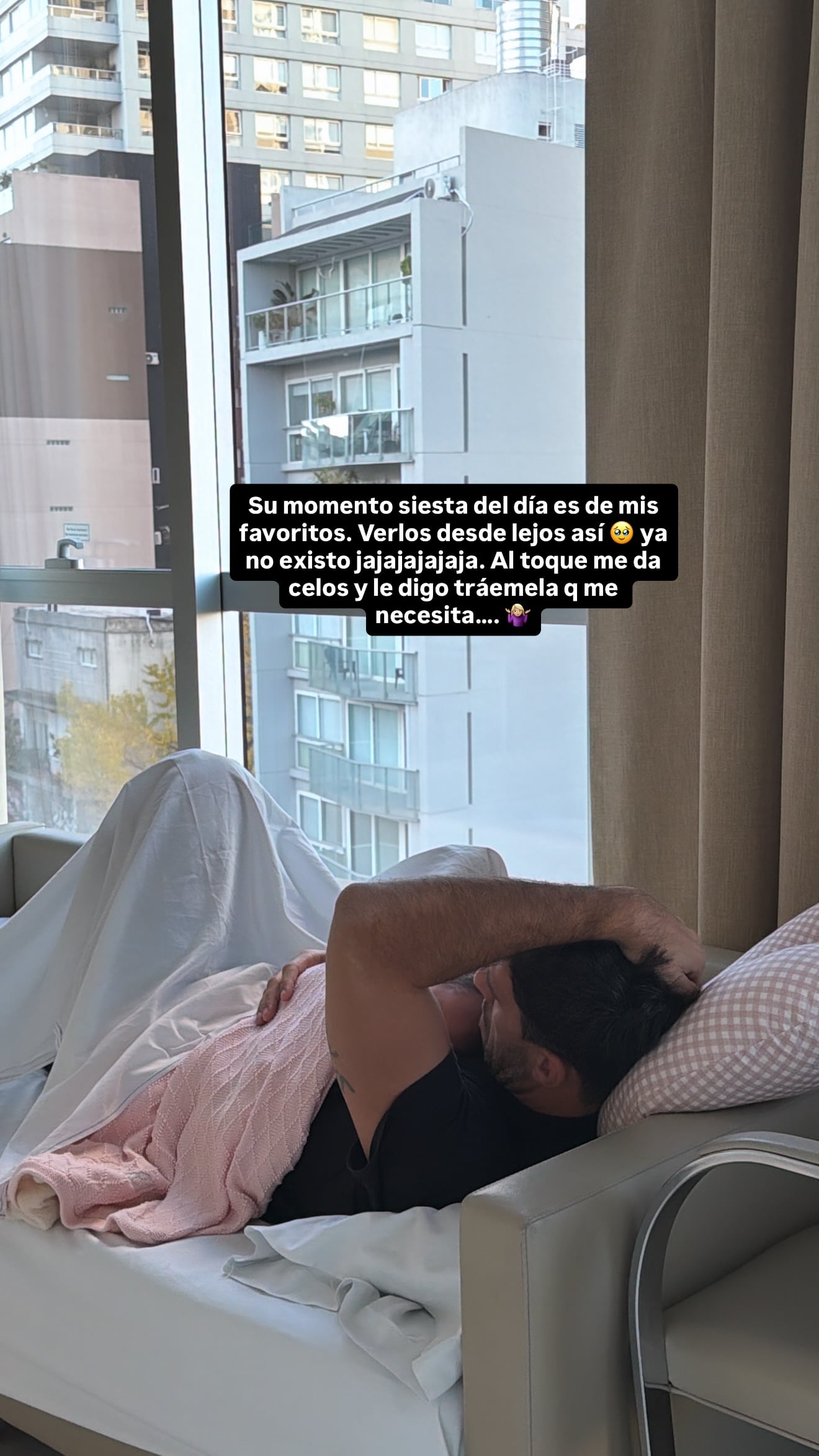 En los momentos de siesta de Serena, Facu Miguelena se hace cargo de su hija