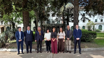 Chivite visita en Argentina la antigua Escuela Superior de Mecánica de la Armada, centro de detención en la dictadura