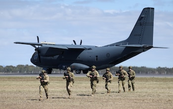 La Fuerza Aérea del Perú anunció la compra de un quinto avión de transporte Leonardo C-27J Spartan NG por 67,7 millones de dólares. (REUTERS/Hollie Adams)