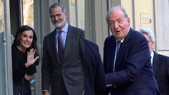 El rey Juan Carlos I irrumpe en Mallorca días antes de las vacaciones de la familia real en Marivent: regresa a su refugio vacacional ocho años después