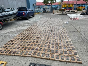 La Policía Nacional de Colombia y la DEA incautaron 3.679 kilos de clorhidrato de cocaína en Guayas, Ecuador - crédito @mindefensa/X