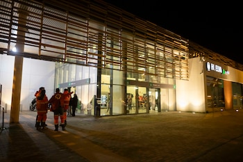 Familiares de los pasajeros del