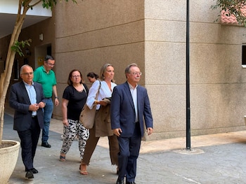 18/08/2026 La vicesecretaria de Regeneración Institucional del PP, Cuca Gamarra, durante una reunión con el presidente de Ceuta, Juan Jesús Vivas, en la sede del PP Ceuta, a 18 de agosto de 2026, en Ceuta (España). Gamarra ha visitado la ciudad autónoma para conocer de primera mano la crisis humanitaria que sufre la región después de que miles de migrantes cruzaran a nado por el Tarajal durante los días 30 y 31 del pasado mes de julio. Durante su visita, Gamarra se ha reunido con el presidente de Ceuta y con los representantes de asociaciones y sindicatos de la Guardia Civil y de la Policía Nacional.
SOCIEDAD
Gabriela Sardá Núñez - Europa Press