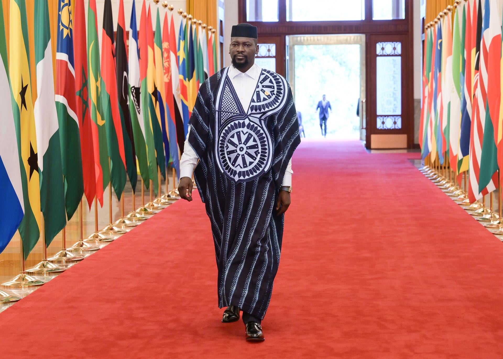 Gobierno de Guinea desarticula "grupo armado" antes de elecciones presidenciales