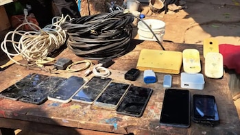 La mayoría utiliza teléfonos celulares para extorsionar a la población guatemalteca.