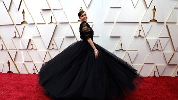 Quién es Sofia Carson, la