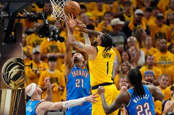 Obi Toppin aportó 20 puntos