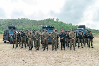 La capacitación incluye coordinación de equipos, evaluación rápida de escenarios y toma de decisiones bajo presión. (Foto cortesía MinisterioDefensa RD)
